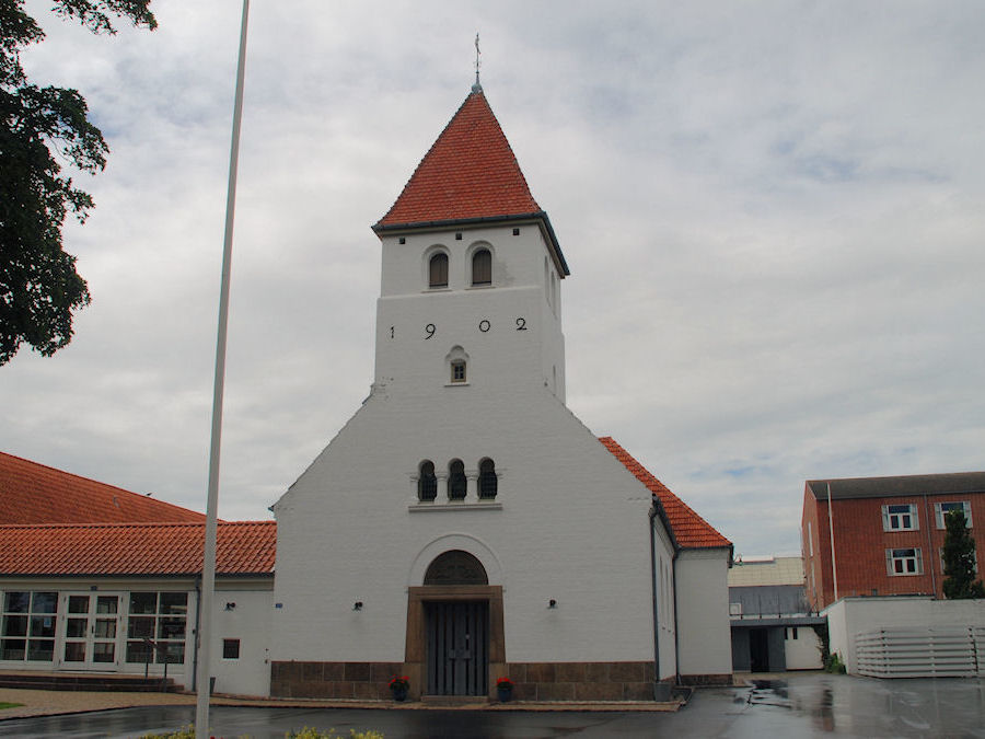 Bangsbostrand Kirke, Frederikshavn Provsti. All © copyright Jens Kinkel