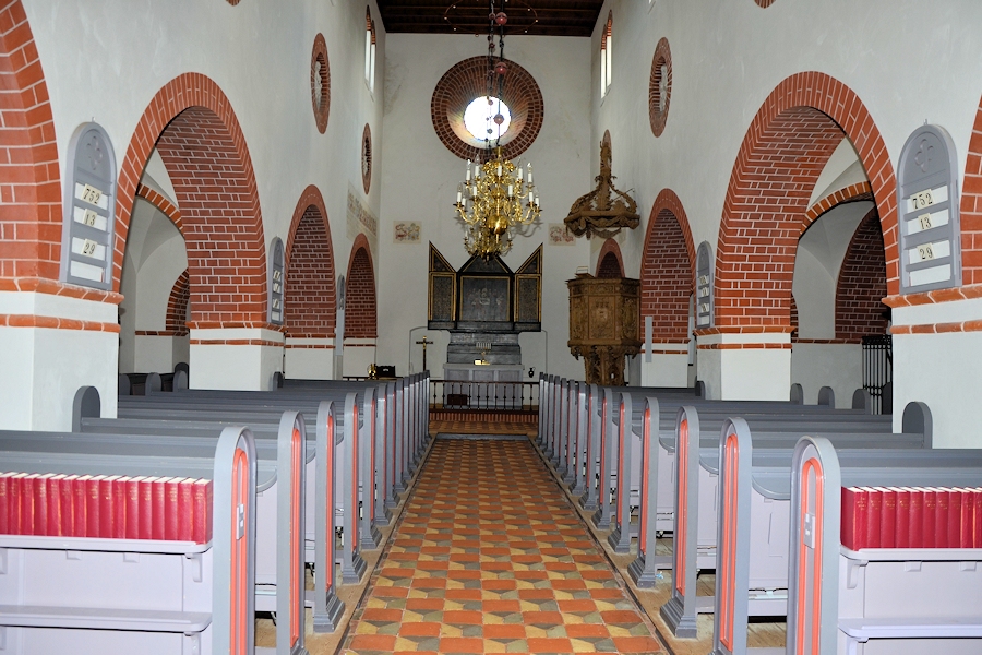 Uth Kirke,  Horsens Provsti. All © copyright Jens Kinkel