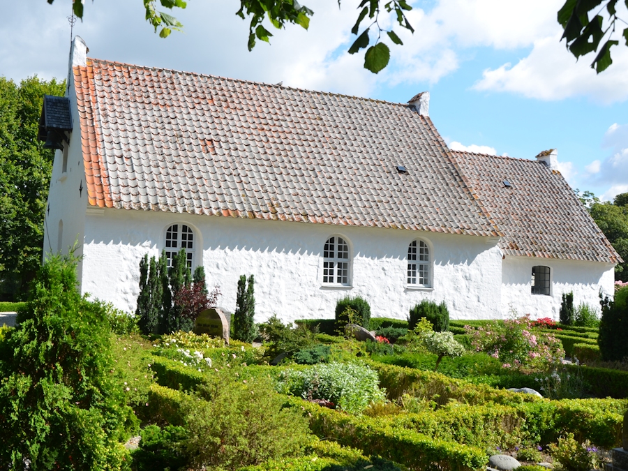 Alr� Kirke,  Odder Provsti. All � copyright Jens Kinkel