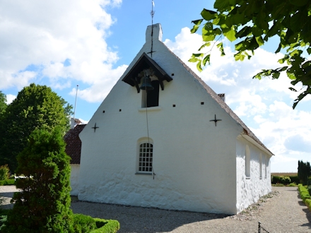 Alrø Kirke,  Odder Provsti. All © copyright Jens Kinkel