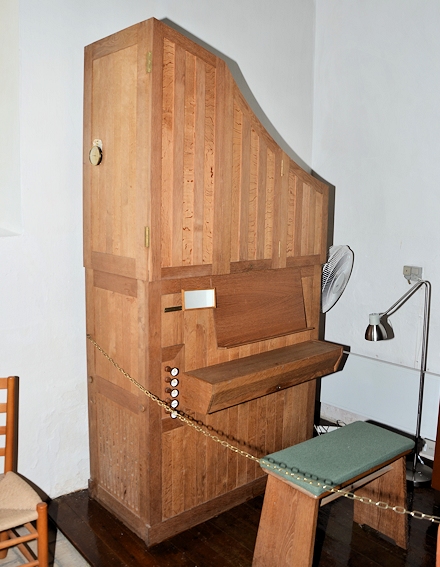 Alr� Kirke,  Odder Provsti. All � copyright Jens Kinkel