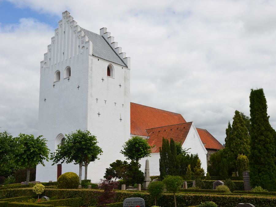Hundslund Kirke,  Odder Provsti. All © copyright Jens Kinkel