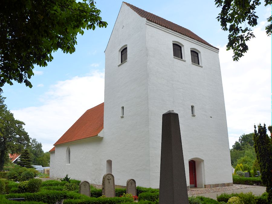 N�lev Kirke,  Odder Provsti. All � copyright Jens Kinkel