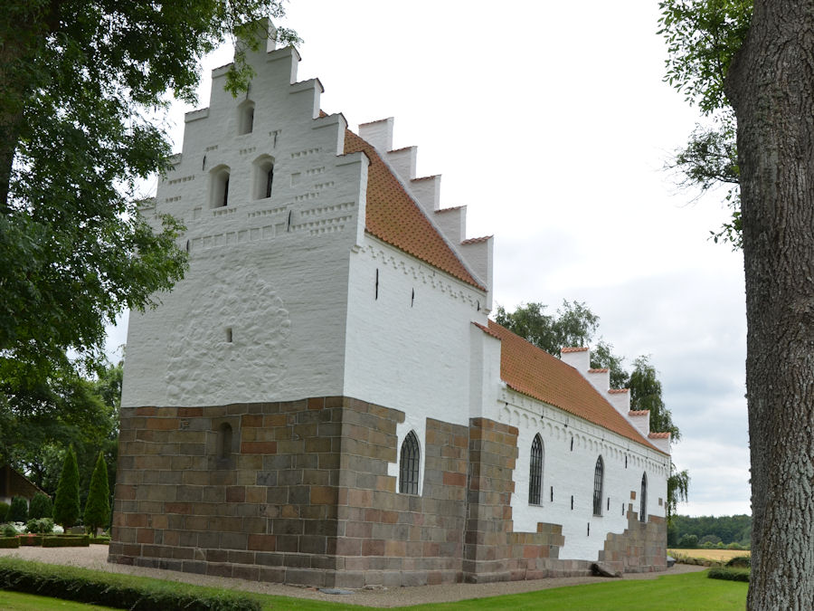 Ellested Kirke, Nyborg Provsti. All � copyright Jens Kinkel