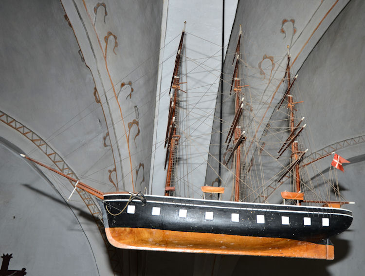 �rb�k Kirke, Nyborg Provsti. All � copyright Jens Kinkel