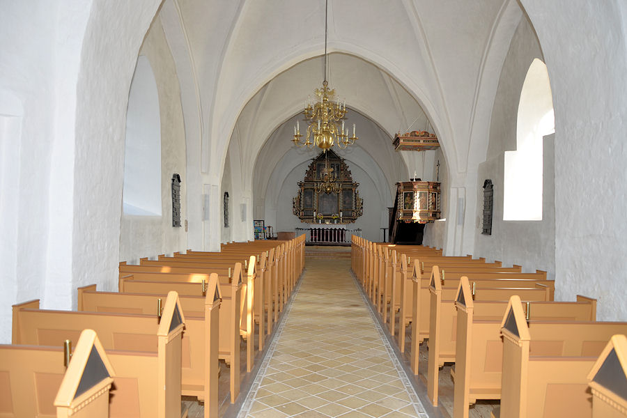 Tved Kirke, Provsti. All © copyright Jens Kinkel