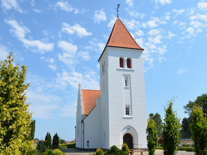 Juelsminde Kirke,  Hedensted Provsti. All © copyright Jens Kinkel