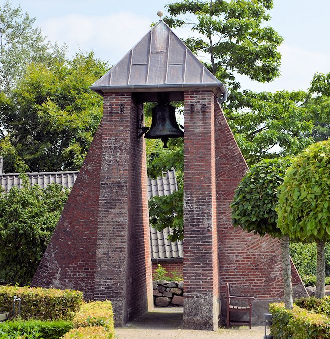 Hover Kirke,  Vejle Provsti. All � copyright Jens Kinkel
