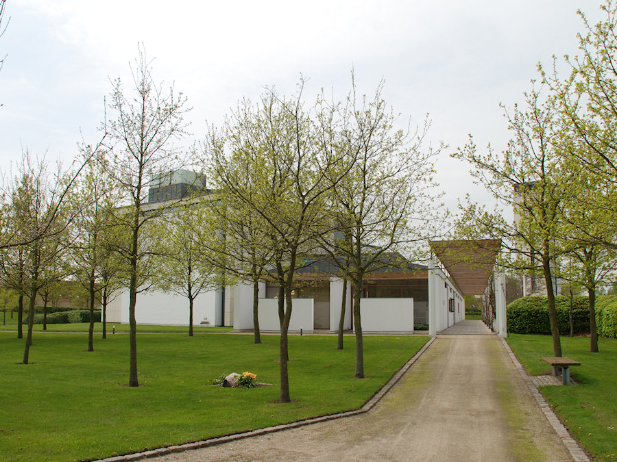 Engholmkirke, Hiller�d Provsti. All � copyright Jens Kinkel