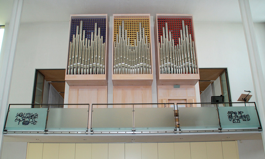 Engholmkirke, Hiller�d Provsti. All � copyright Jens Kinkel