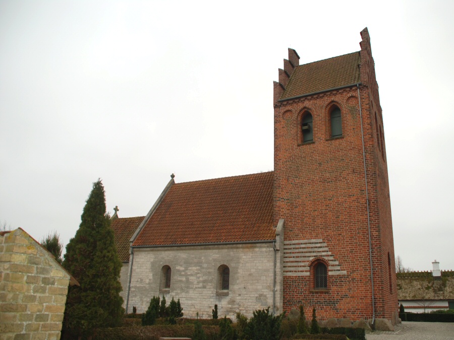 Ish�j Kirke, H�je T�strup Provsti