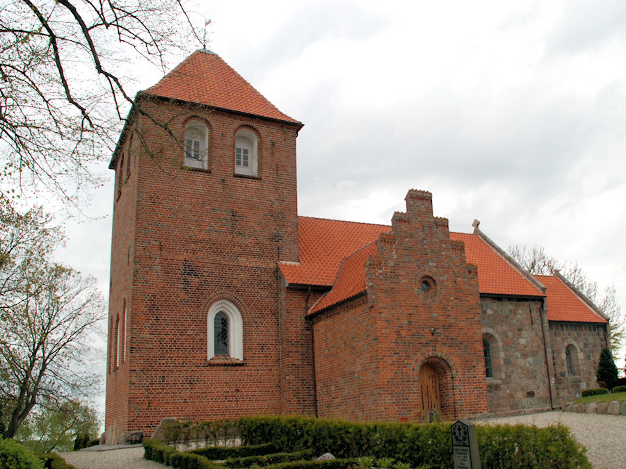 Lille Lyngby Kirke, Hiller�d Provsti. All � copyright Jens Kinkel