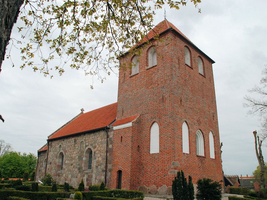 Lille Lyngby Kirke, Hiller�d Provsti. All � copyright Jens Kinkel