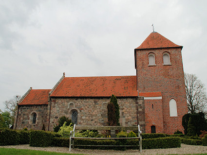 Lille Lyngby Kirke, Hiller�d Provsti. All � copyright Jens Kinkel