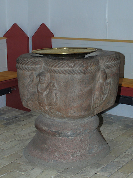Lille Lyngby Kirke, Hiller�d Provsti. All � copyright Jens Kinkel