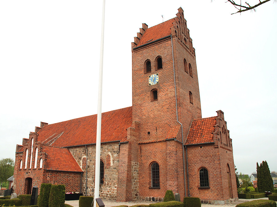 Liller�d Kirke, Hiller�d Provsti. All � copyright Jens Kinkel