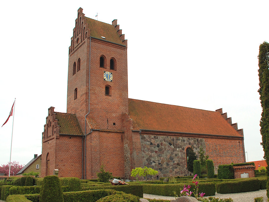 Liller�d Kirke, Hiller�d Provsti. All � copyright Jens Kinkel