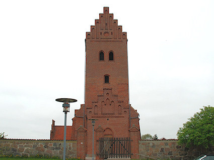 Liller�d Kirke, Hiller�d Provsti. All � copyright Jens Kinkel