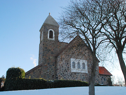 Lyns Kirke, Torup sogn, Frederiksvrk Provsti. All  copyright Jens Kinkel