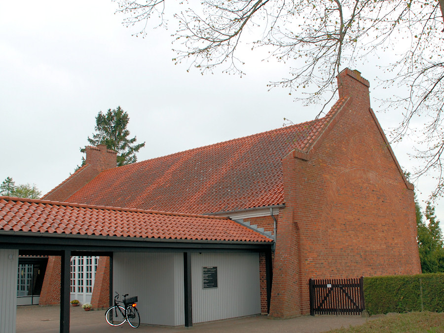 Uller�d Kirke, Hiller�d Provsti. All � copyright Jens Kinkel
