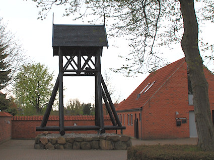 Uller�d Kirke, Hiller�d Provsti. All � copyright Jens Kinkel