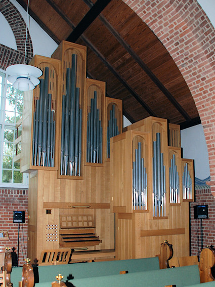 Uller�d Kirke, Hiller�d Provsti. All � copyright Jens Kinkel