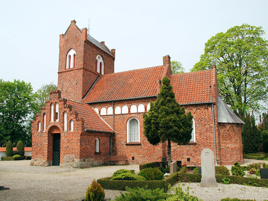 Uvelse Kirke, Hillerød Provsti. All © copyright Jens Kinkel