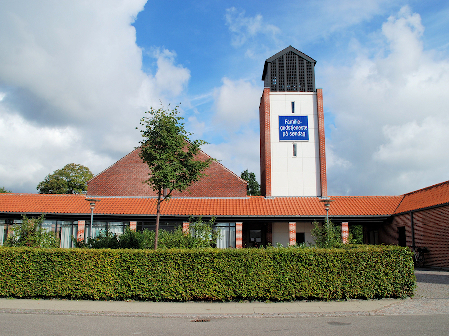 Mrkhj Kirke, Gladsaxe-Herlev Provsti. All  copyright Jens Kinkel