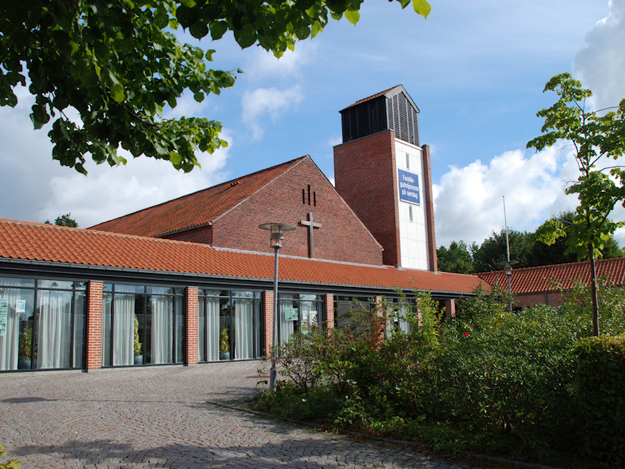 Mrkhj Kirke, Gladsaxe-Herlev Provsti. All  copyright Jens Kinkel