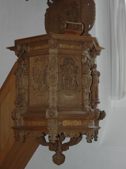 Lorenz J�rgensens fornemme pr�dikestol fra 1678