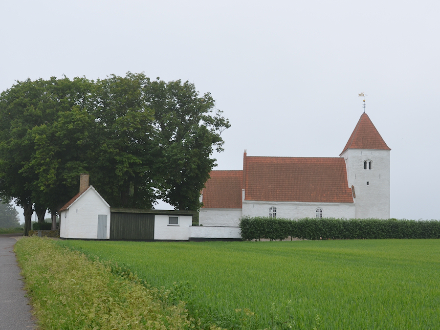 Fem� Kirke, Lolland Vestre Provsti. All � copyright Jens Kinkel