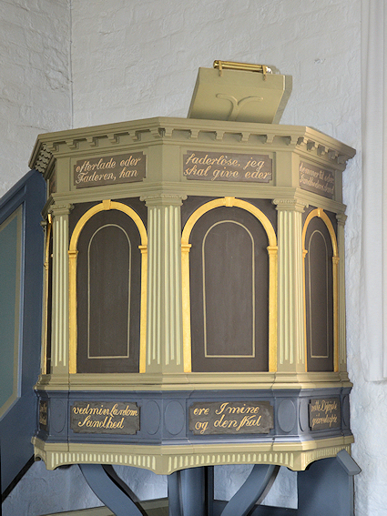 Karleby Kirke, Falster Provsti. All � copyright Jens Kinkel