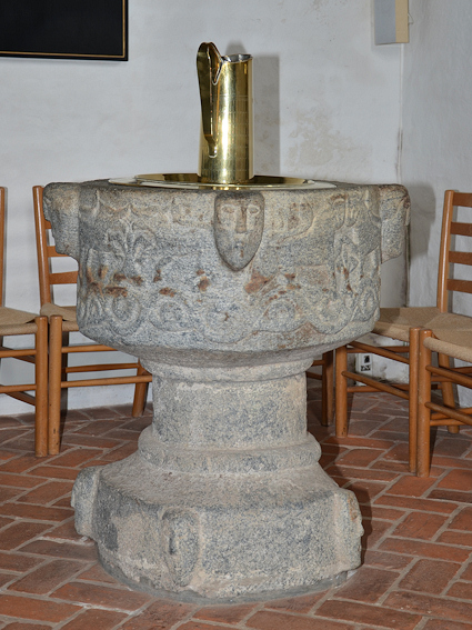 Hostrup Kirke, T�nder Provsti. All � copyright Jens Kinkel