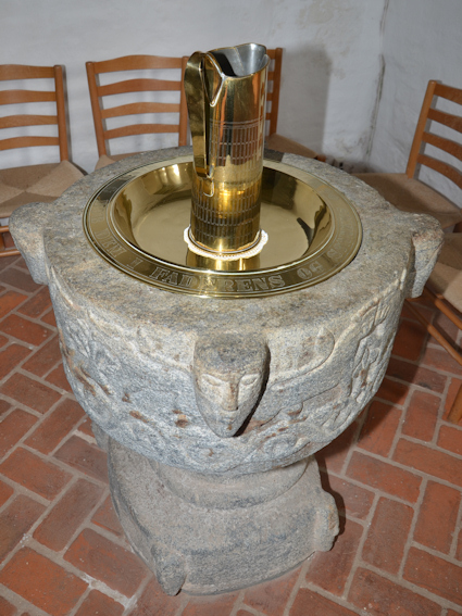 Hostrup Kirke, T�nder Provsti. All � copyright Jens Kinkel