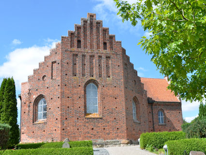 Holmstrup Kirke, Holbæk Provsti. All © copyright Jens Kinkel