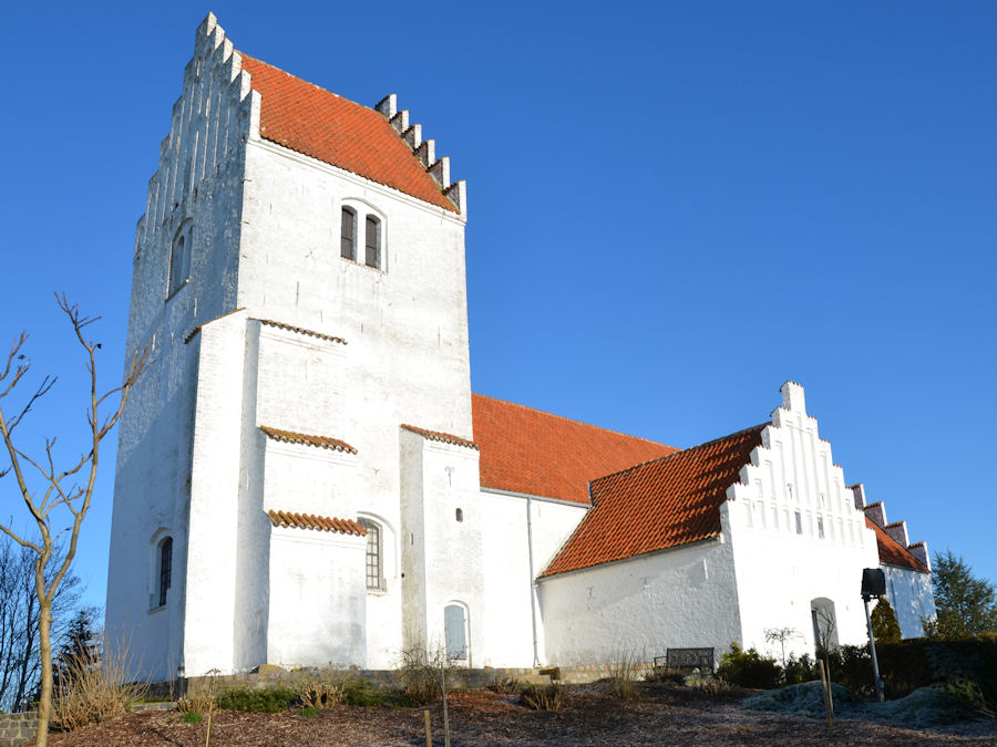 Kundby Kirke. Holb�k Provsti. All � copyright Jens Kinkel
