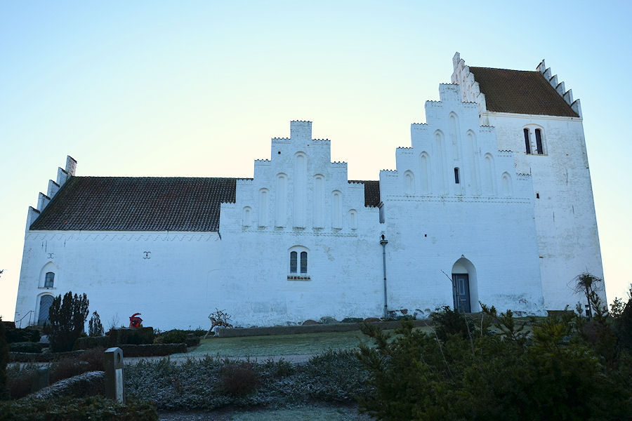 Kundby Kirke. Holb�k Provsti. All � copyright Jens Kinkel