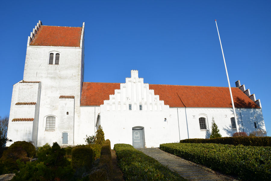Kundby Kirke. Holb�k Provsti. All � copyright Jens Kinkel
