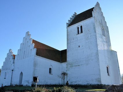 Kundby Kirke. Holb�k Provsti. All � copyright Jens Kinkel