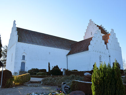 Kundby Kirke. Holb�k Provsti. All � copyright Jens Kinkel