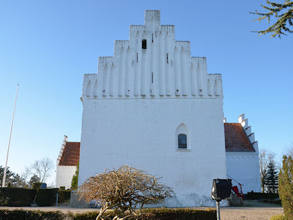 Kundby Kirke. Holbæk Provsti. All © copyright Jens Kinkel