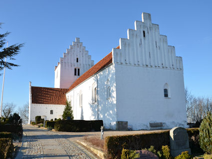 Kundby Kirke. Holbæk Provsti. All © copyright Jens Kinkel