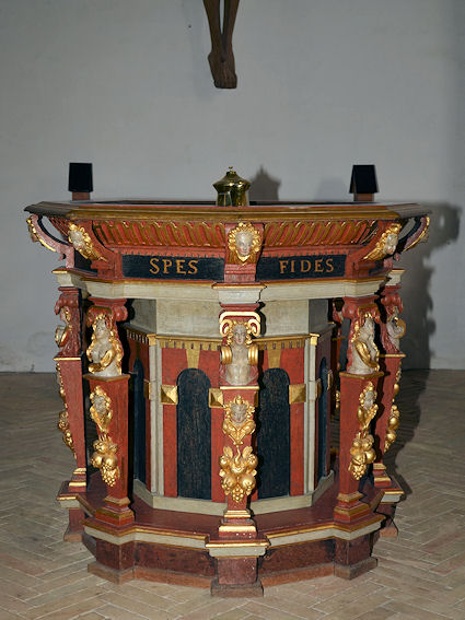 Kundby Kirke. Holb�k Provsti. All � copyright Jens Kinkel