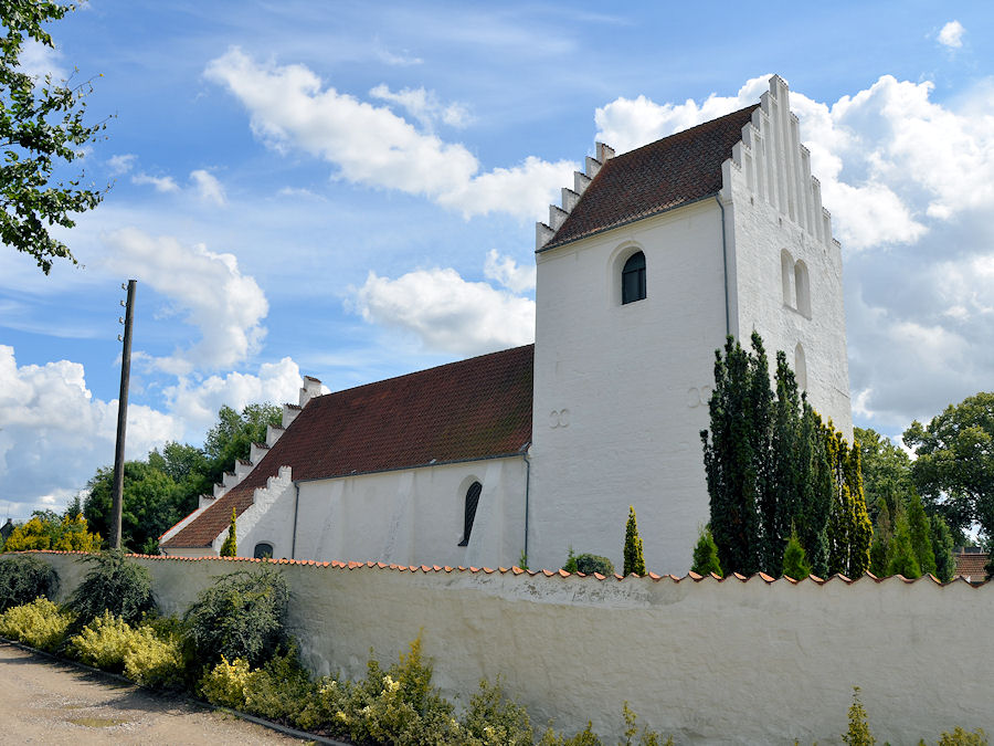 Kvanl�se Kirke, Holb�k Provsti. All � copyright Jens Kinkel