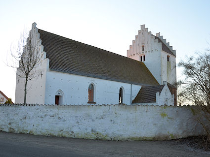 M�rk�v Kirke, Holb�k Provsti. All � copyright Jens Kinkel