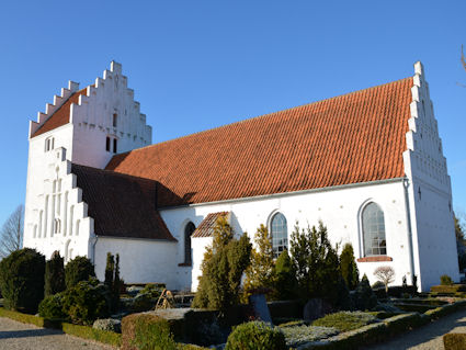 M�rk�v Kirke, Holb�k Provsti. All � copyright Jens Kinkel