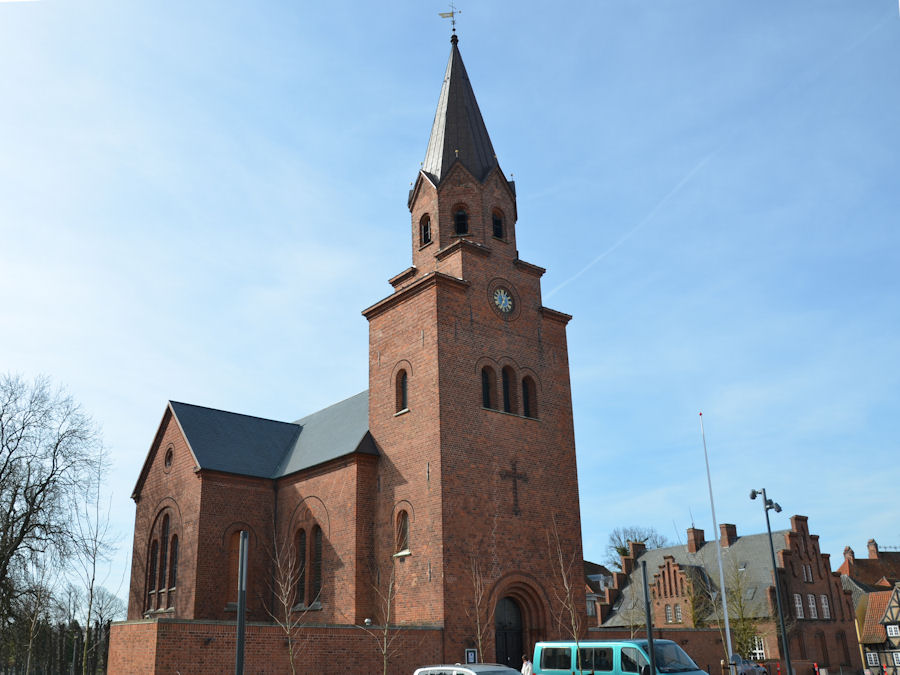 Sankt Nikolai Kirke, Holb�k Provsti. All � copyright Jens Kinkel