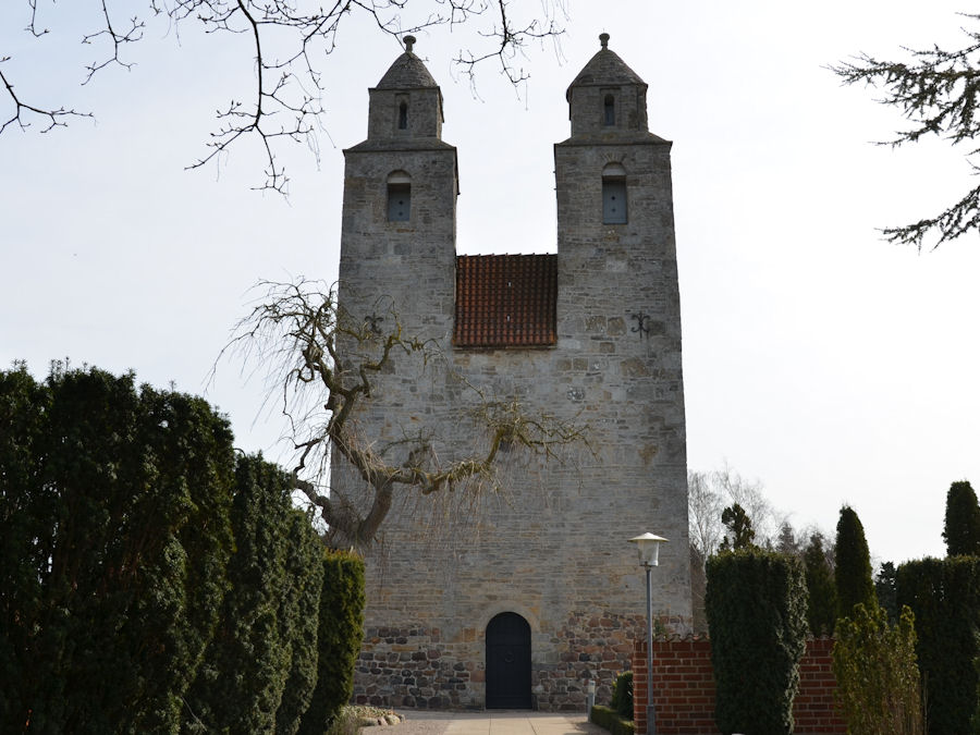 Tveje Merl�se Kirke, Holb�k Provsti. All � copyright Jens Kinkel