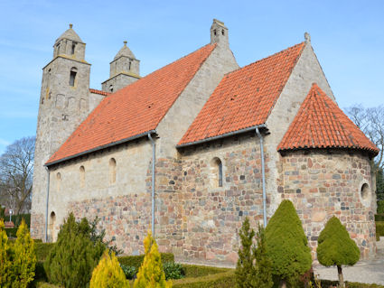 Tveje Merl�se Kirke, Holb�k Provsti. All � copyright Jens Kinkel