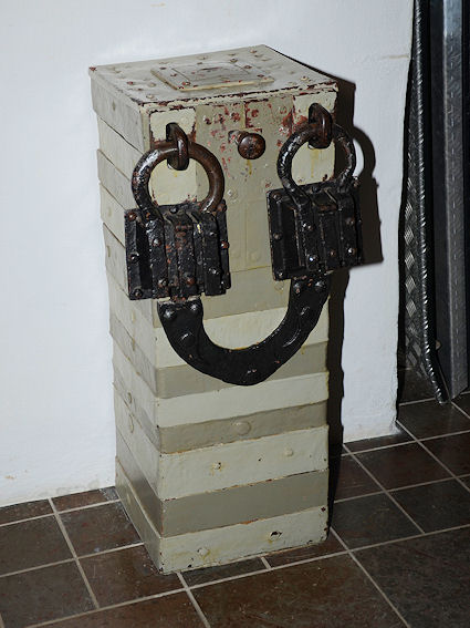 Tveje Merl�se Kirke, Holb�k Provsti. All � copyright Jens Kinkel